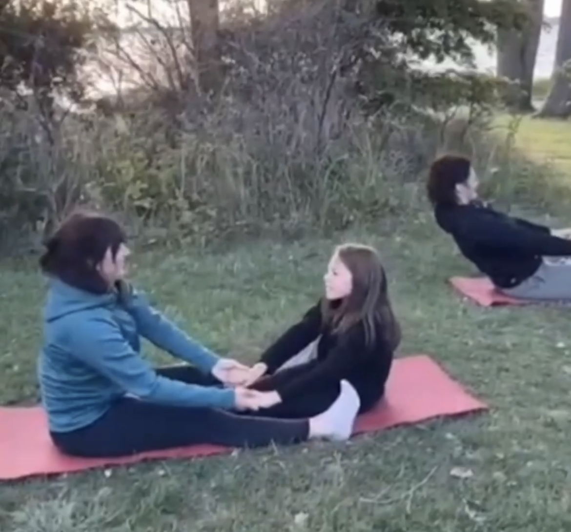 Yoga für mehr Achtsamkeit für Familien